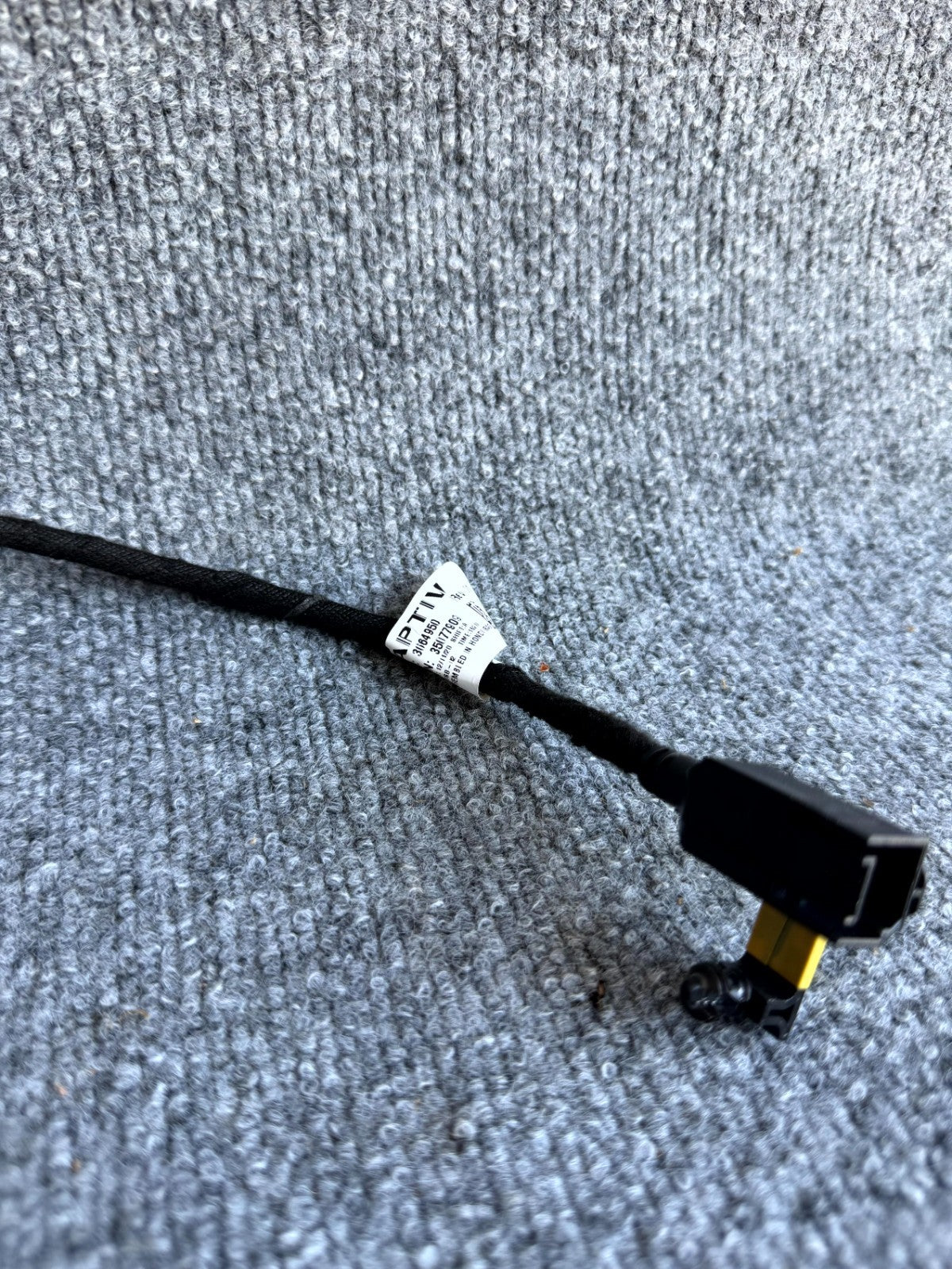 2017–2023 TESLA MODEL 3 CENTER CONSOLE USB CABLE WIRING HARNESS OEM, 3664950