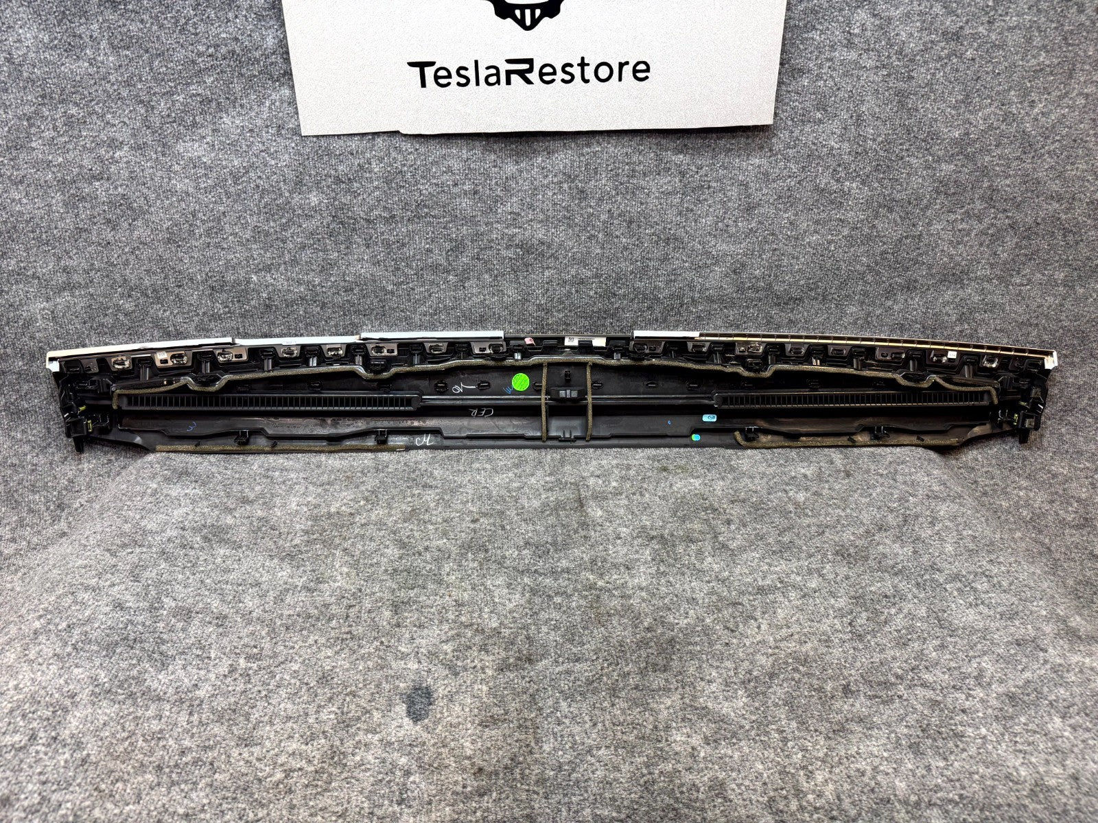 2020–2024 TESLA MODEL Y DASHBOARD INSTRUMENT PANEL TRIM BEZEL OEM, 1619569-00-A