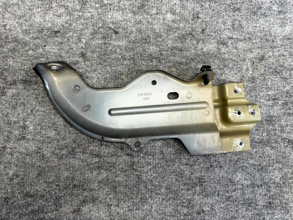 ♦️17-23 TESLA MODEL 3 FRONT LEFT SIDE FENDER SUPPORT BRACKET OEM, 1092304-00-B
