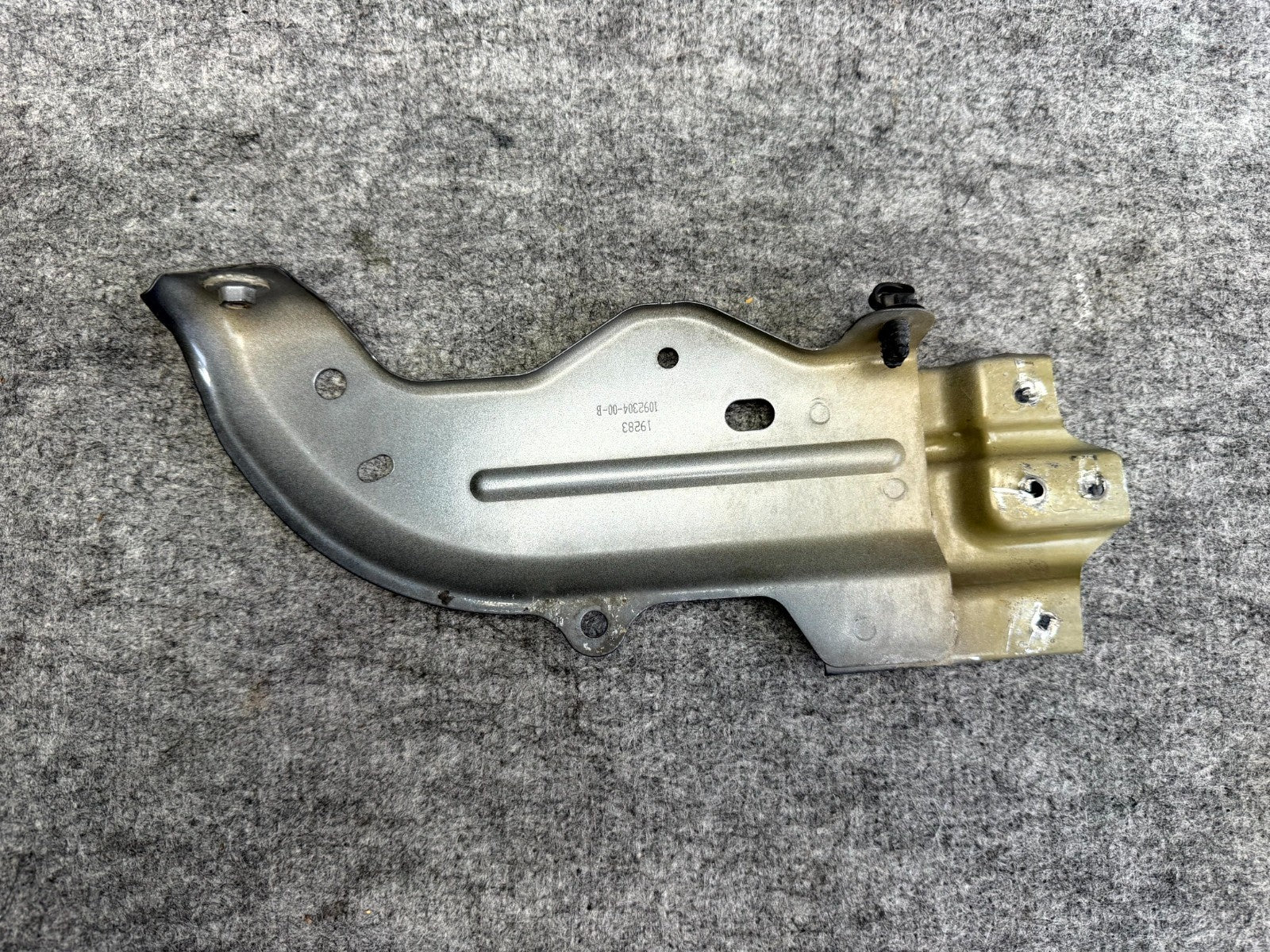 ♦️17-23 TESLA MODEL 3 FRONT LEFT SIDE FENDER SUPPORT BRACKET OEM, 1092304-00-B