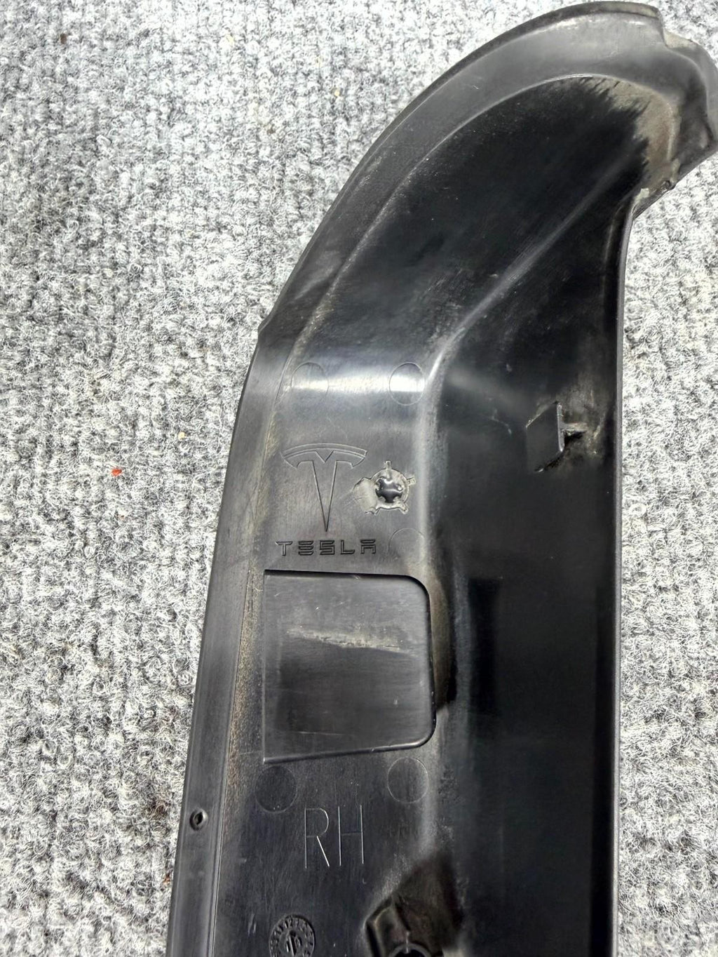 2016-2021 Tesla Model X Right Passenger Side Tail Light Trim OEM, 1058813-00-B