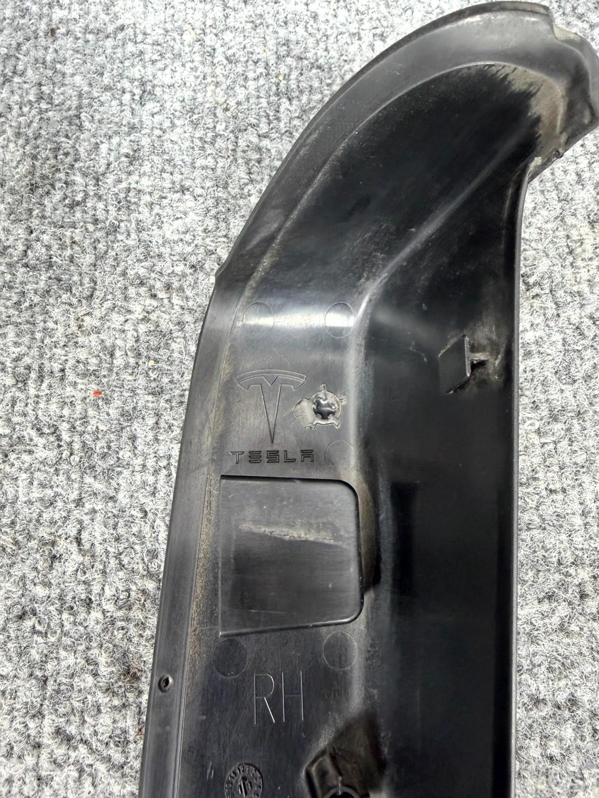 2016-2021 Tesla Model X Right Passenger Side Tail Light Trim OEM, 1058813-00-B