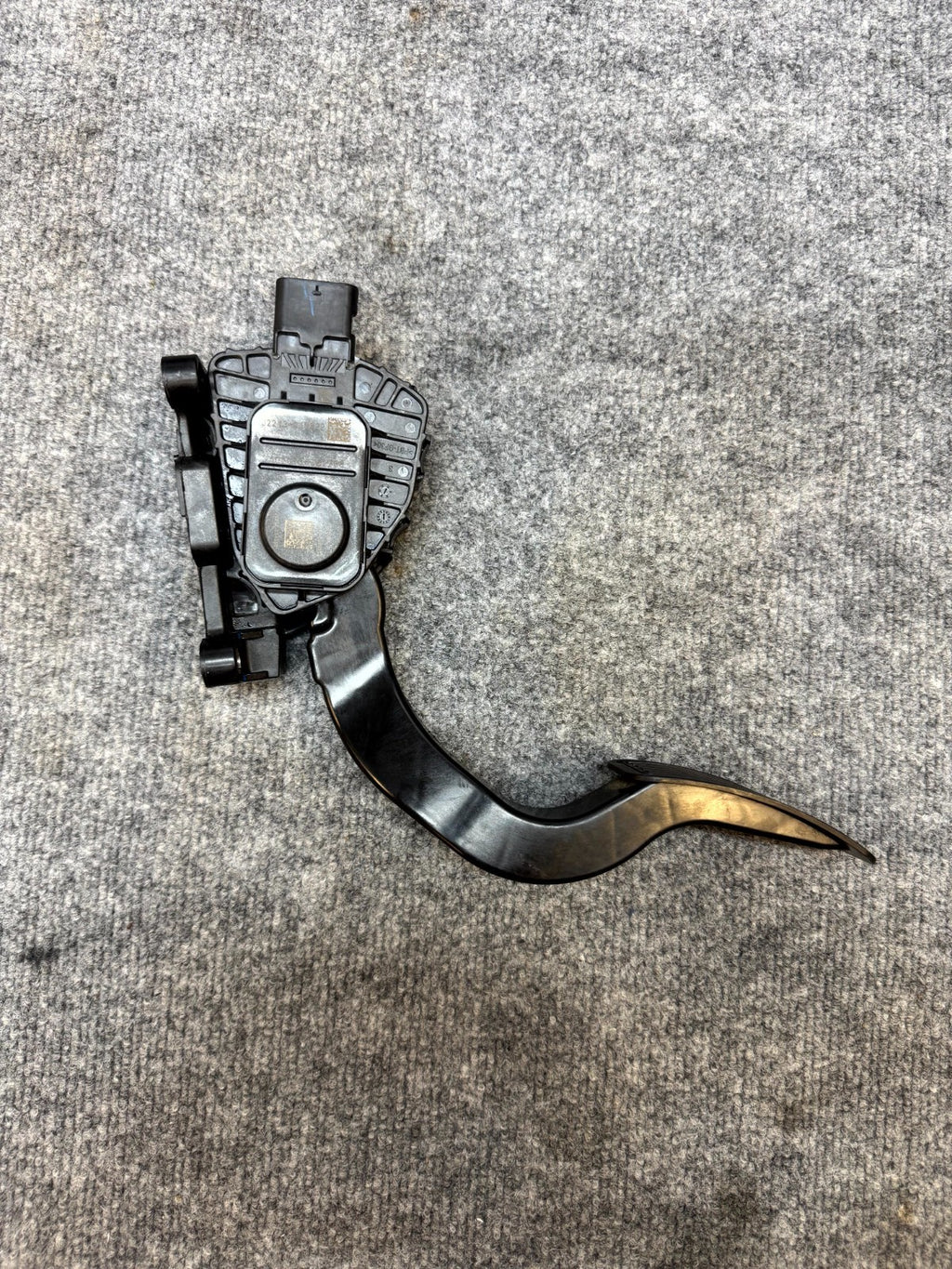 2017 - 2023 TESLA MODEL 3 GAS PEDAL ACCELERATOR THROTTLE SENSOR OEM