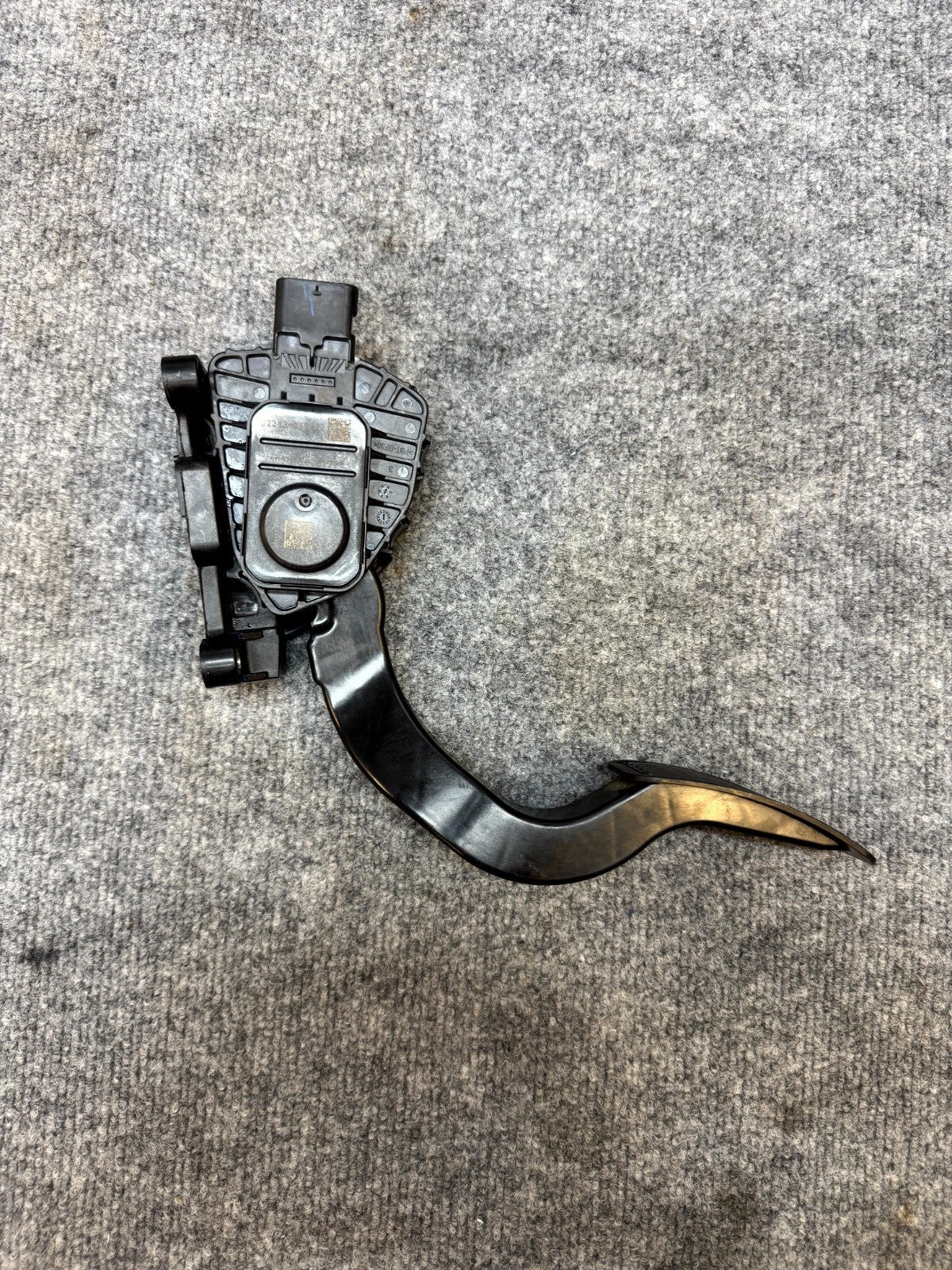 2017 - 2023 TESLA MODEL 3 GAS PEDAL ACCELERATOR THROTTLE SENSOR OEM