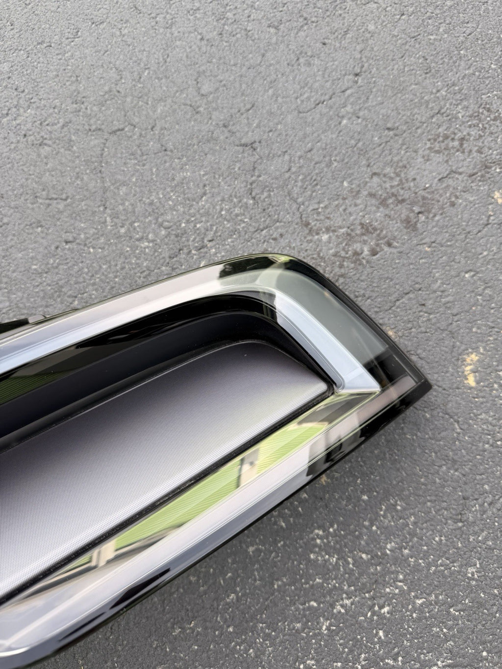 2025 2026 Tesla Model Y Rear Liftgate Lamp Light OEM 2004606-00-B