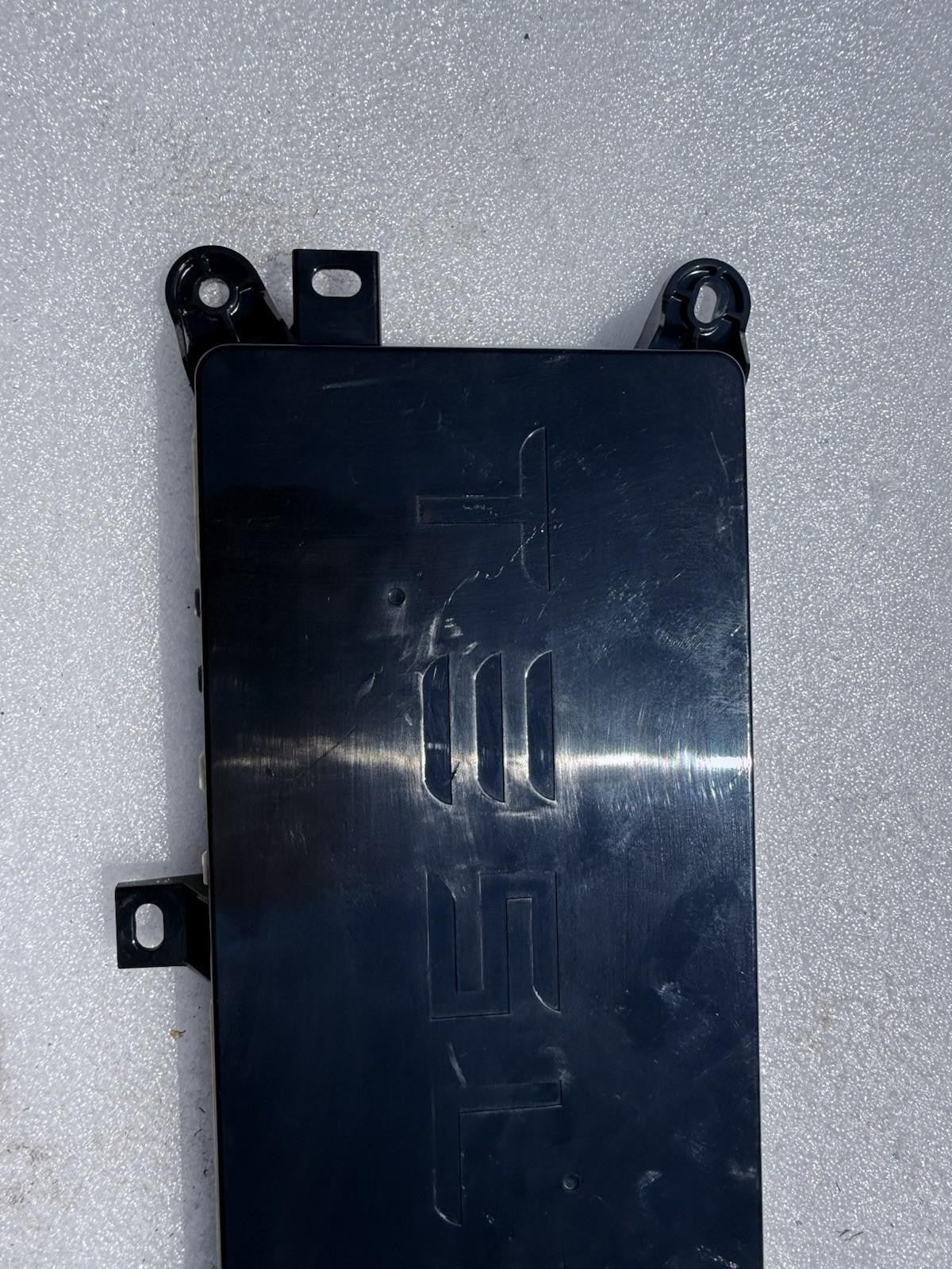 ♦️2016 - 2020 TESLA MODEL X REAR CHASSIS BODY CONTROL MODULE OEM, 1043900-10-D