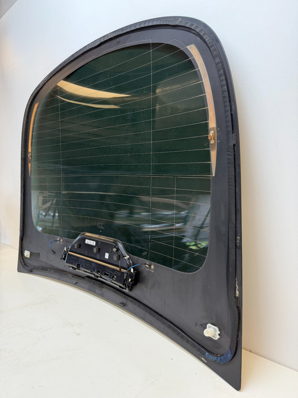 2020-2024 Tesla Model Y Rear Trunk Lid Windshield Glass 43R-004597