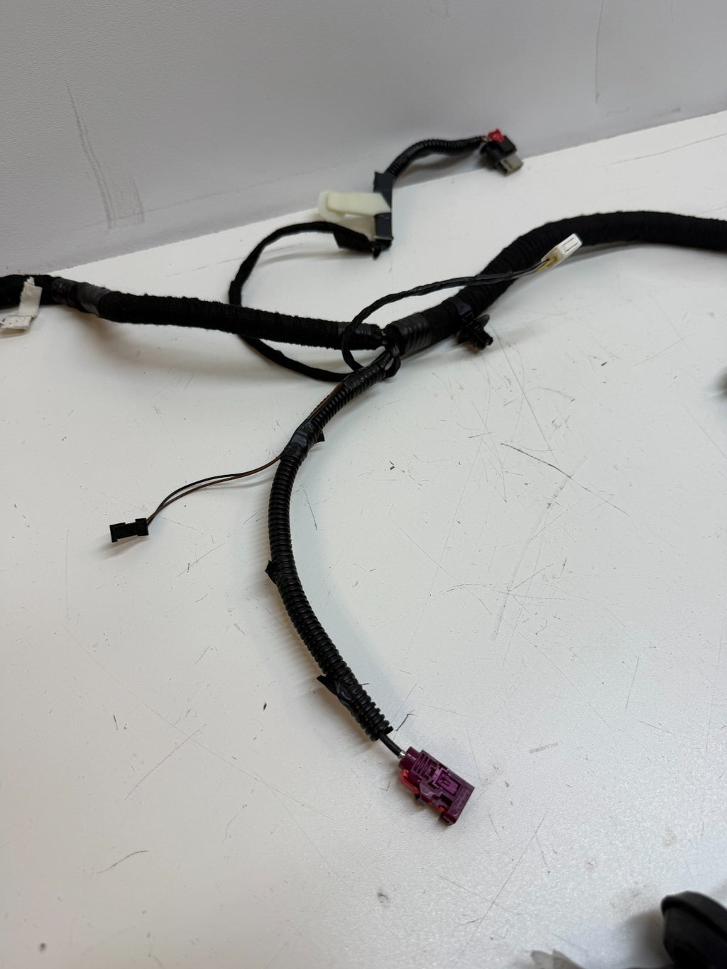 20-24 Tesla Model Y Rear Liftgate Trunk Wiring Harness & Connector 1616689-00-E