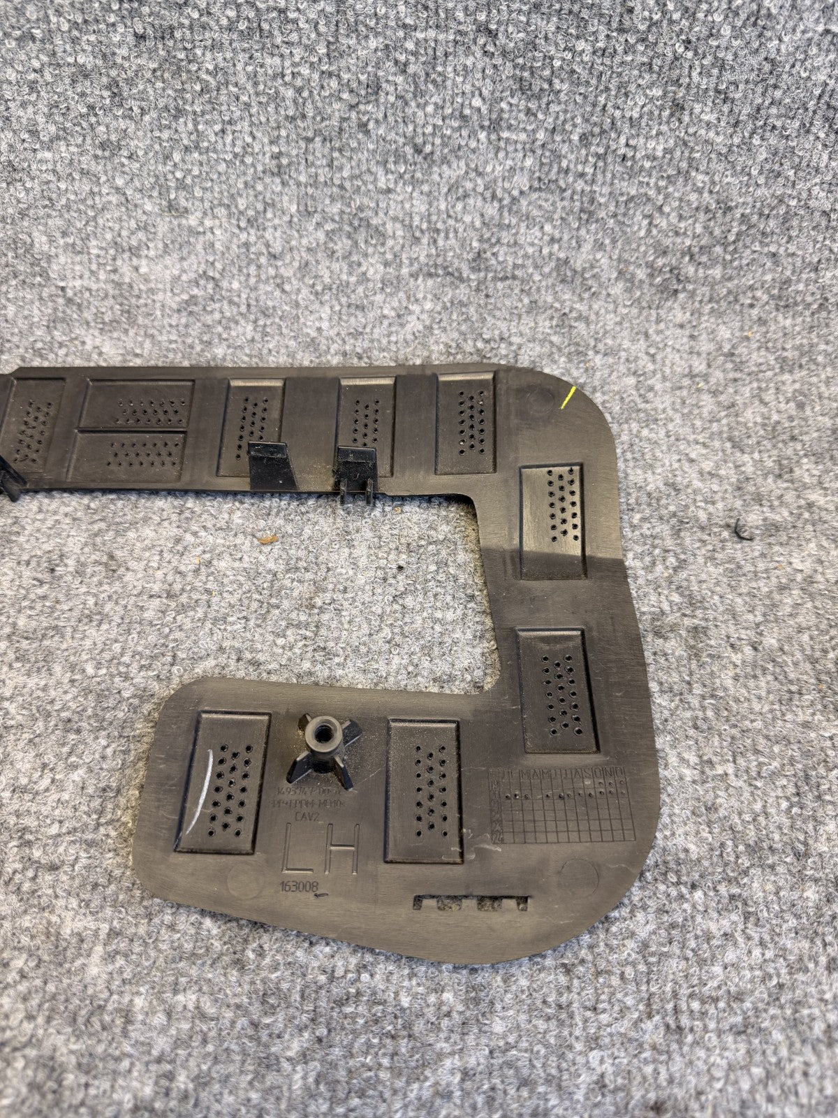 2020 - 2024 TESLA MODEL Y FRONT LEFT BUMPER FOG LIGHT BRACKET OEM, 1493747-00-A