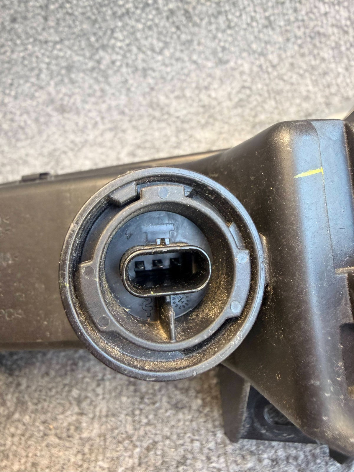 2017- 2023 Tesla Model 3 Right Passenger 3 Pin Fog Light Lamp 1077392-00-F