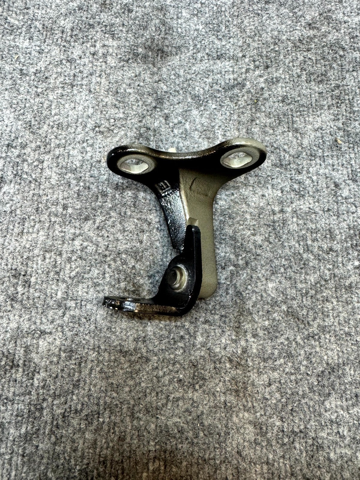 2020-2024 TESLA MODEL Y FRONT RIGHT PASSENGER SIDE DOOR HINGE OEM, 1626075-00-C