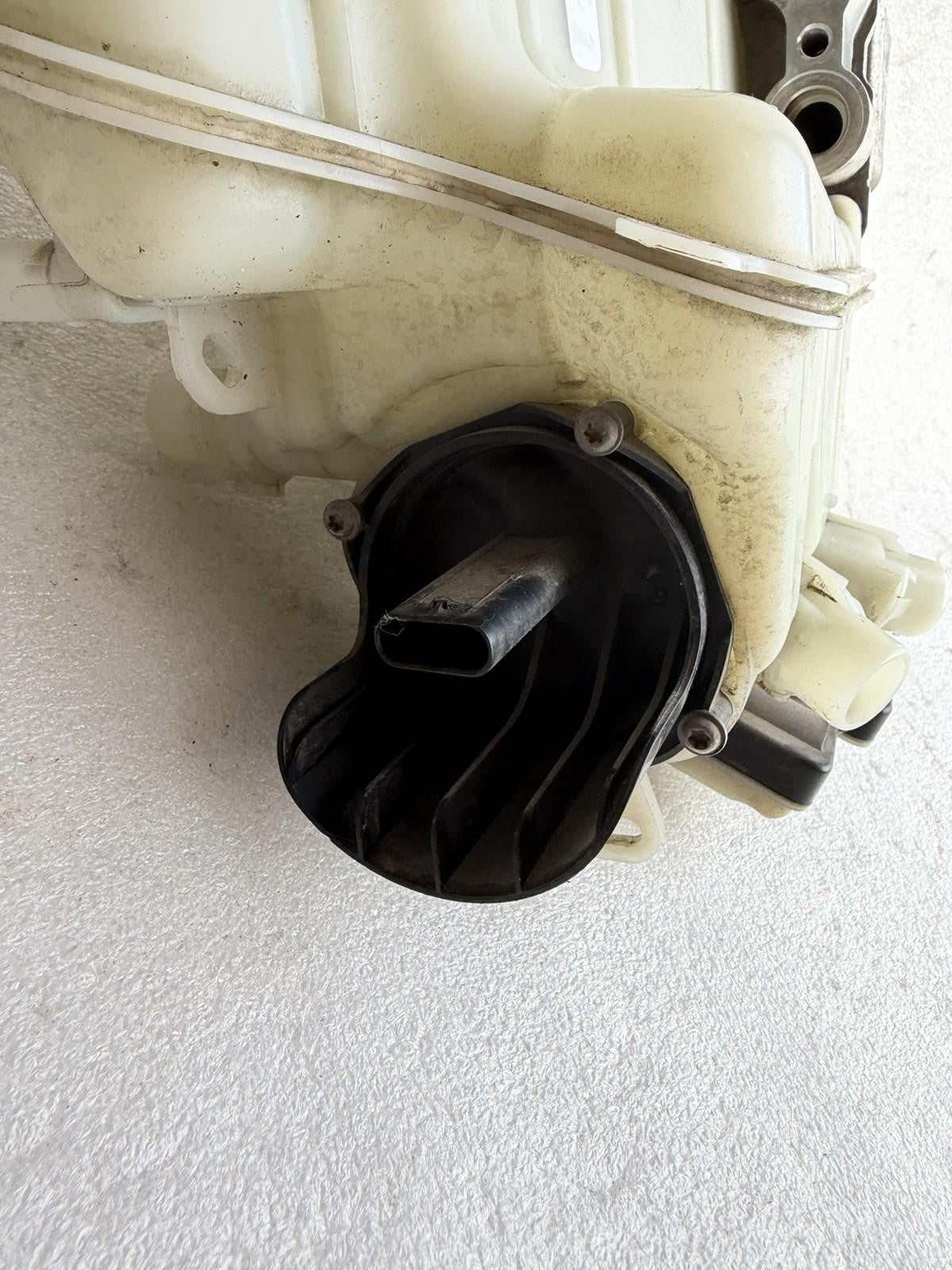 ♦️2017 - 2023 TESLA MODEL 3 COOLANT EXPANSION TANK WITH PUMP OEM, 1097016-00-D