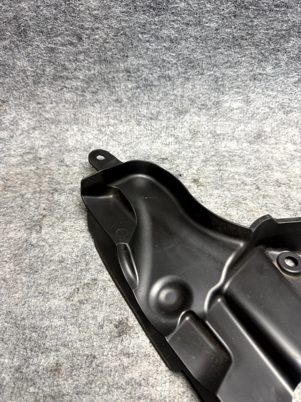♦️2017–2023 TESLA MODEL 3 FRONT RIGHT SIDE STRUT SHOCK TOWER CAP OEM, 108169500A