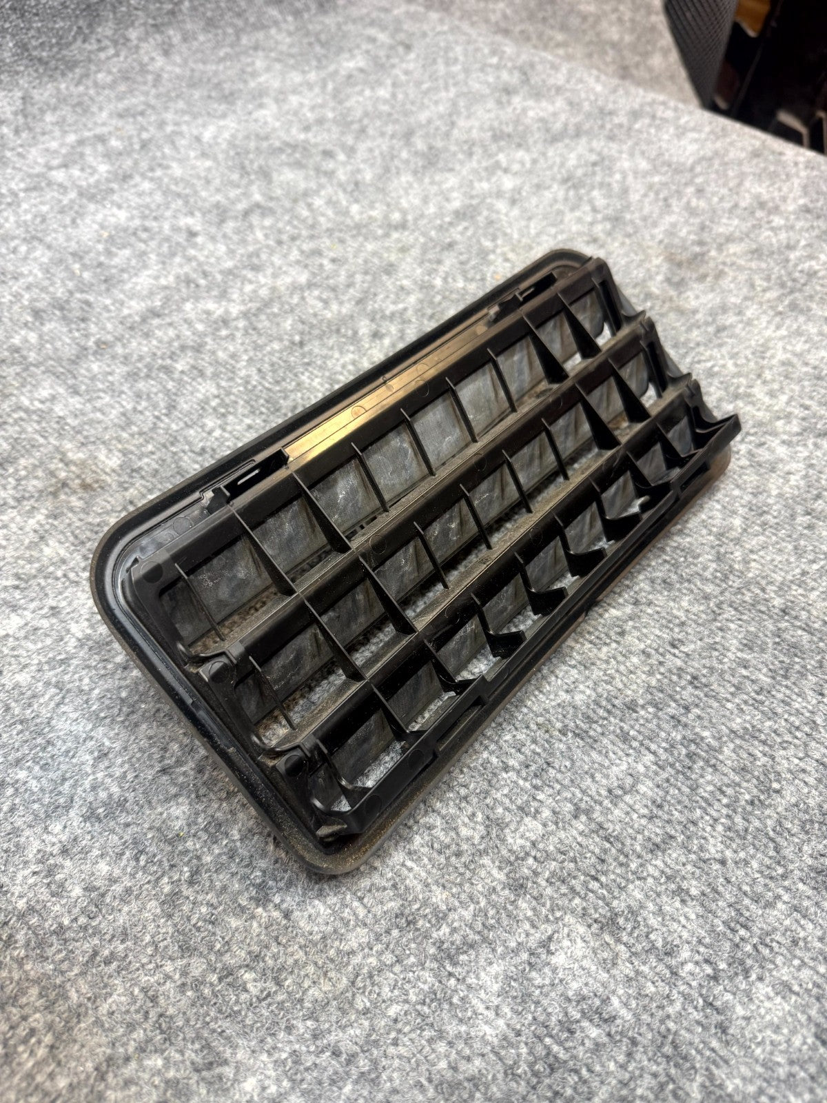 2017-2023 TESLA MODEL 3 REAR RH/LH SIDE QUARTER AIR VENT GRILLE OEM,1098751-00-C