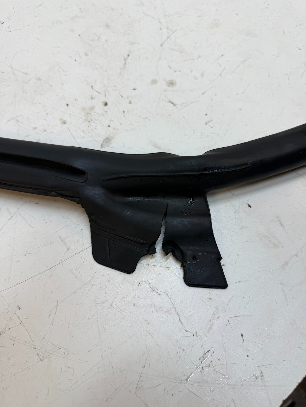 2012-2020 TESLA MODEL S FRONT LEFT DRIVER SIDE DOOR WEATHERSTRIP SEAL