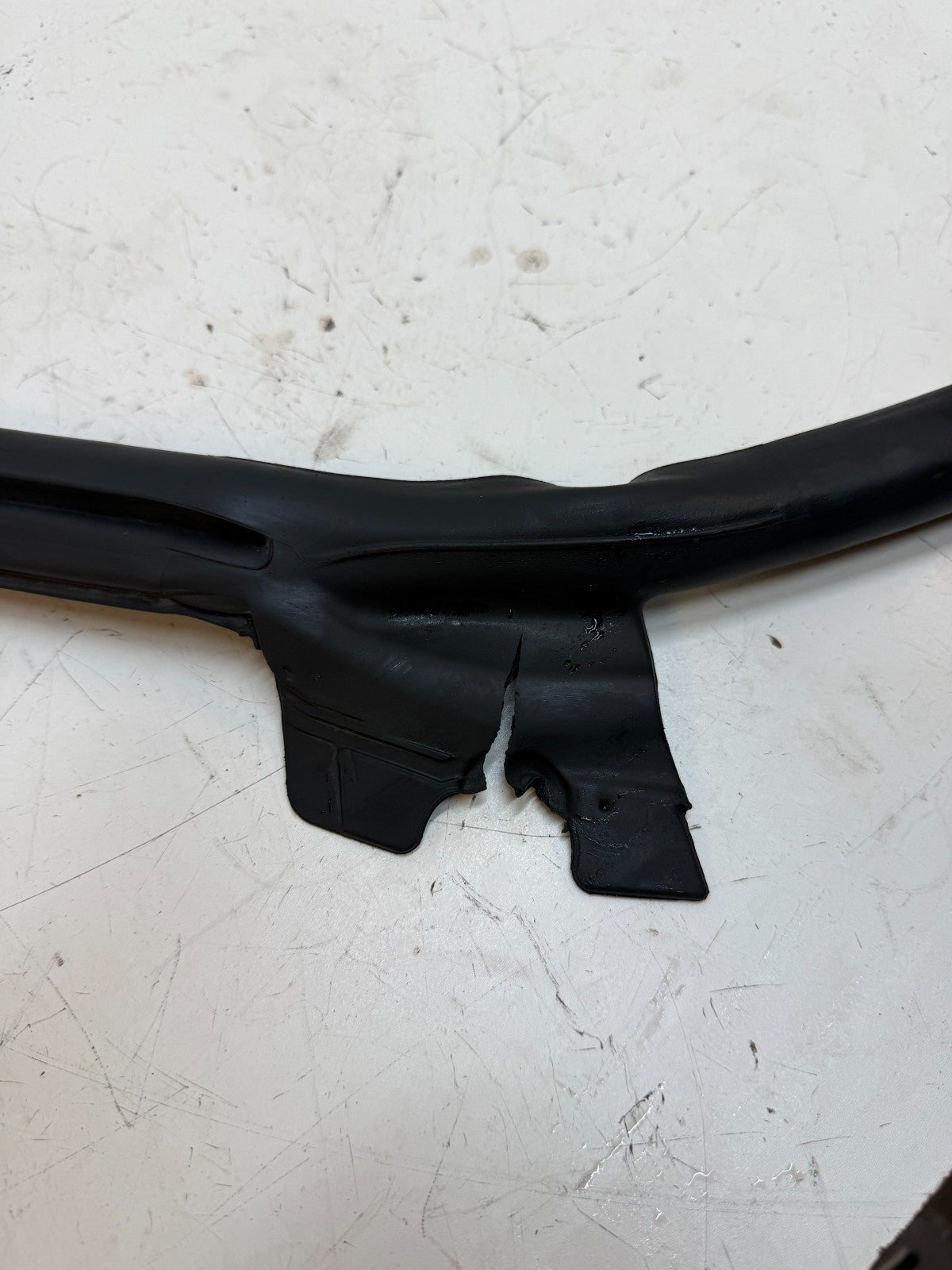 2012-2020 TESLA MODEL S FRONT LEFT DRIVER SIDE DOOR WEATHERSTRIP SEAL