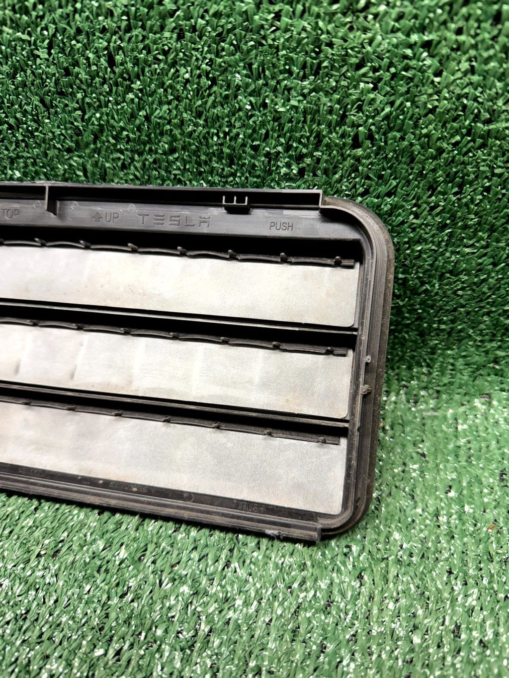 ♦️20-23 TESLA MODEL Y/3 RIGHT AIR EXTRACTOR CABIN VENT GRILL OEM, 1098751-00-C