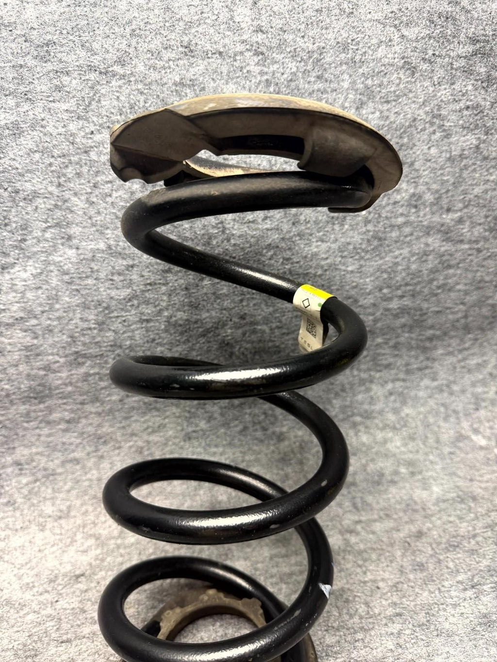 ♦️2017 - 2023 TESLA MODEL 3 REAR LEFT & RIGHT COIL SPRING OEM, 1044472-00-G