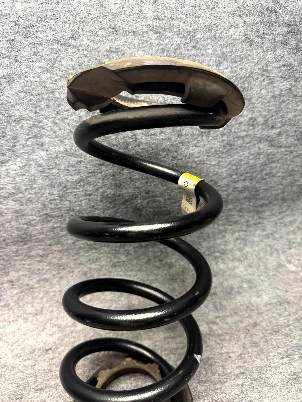 ♦️2017 - 2023 TESLA MODEL 3 REAR LEFT & RIGHT COIL SPRING OEM, 1044472-00-G