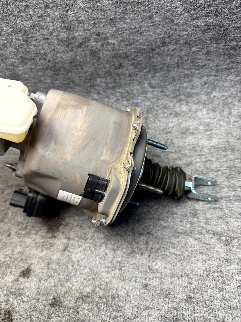 ♦️17-23 TESLA MODEL 3 BRAKE BOOSTER & MASTER CYLINDER & RESERVOIR OEM, 104467100