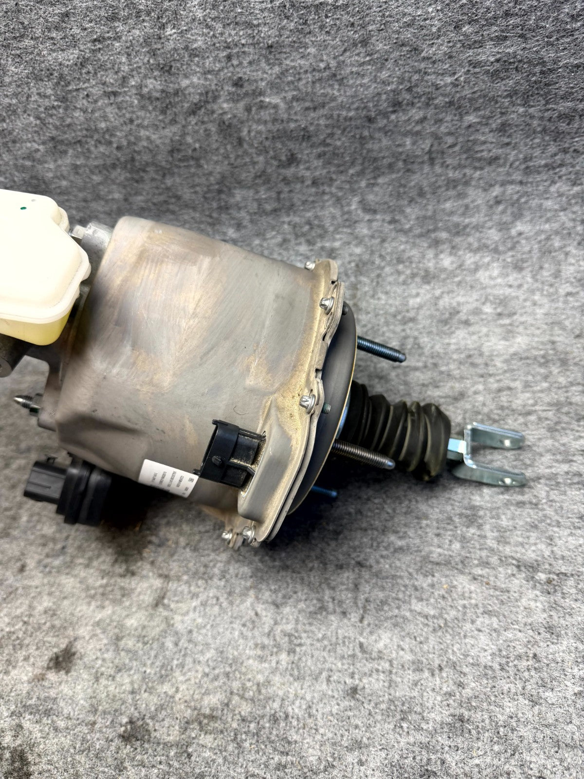 ♦️17-23 TESLA MODEL 3 BRAKE BOOSTER & MASTER CYLINDER & RESERVOIR OEM, 104467100