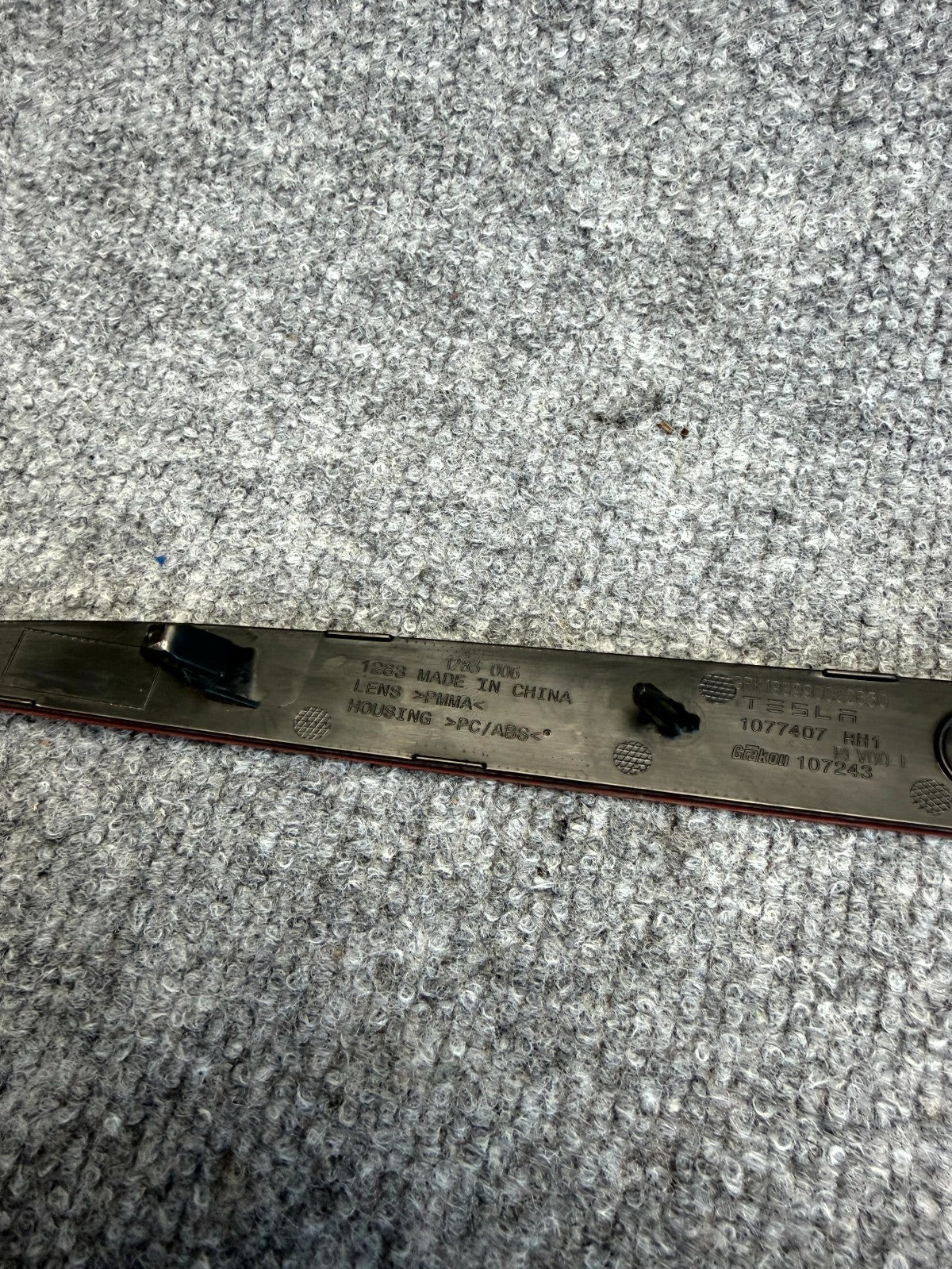 2017-2023 TESLA MODEL 3 REAR RIGHT SIDE BUMPER REFLECTOR LIGHT OEM, 1077407-00-F