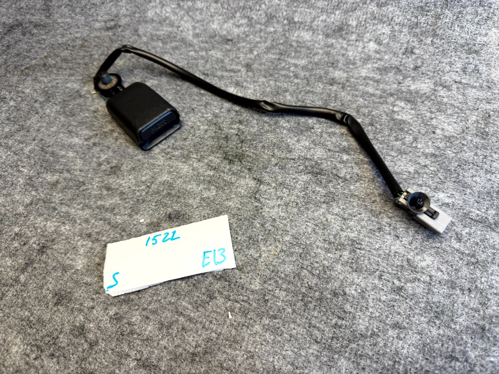 ♦️2012 - 2020 TESLA MODEL S REAR SEAT BELT BUCKLE ASSEMBLY OEM, 1005269-00-E