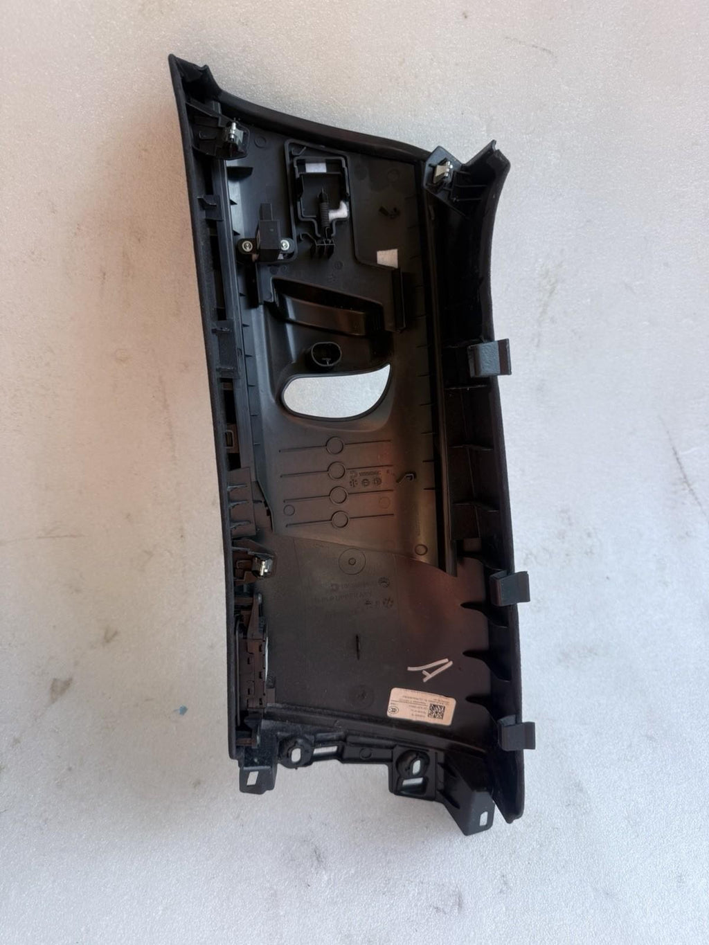 ♦️16-20 TESLA MODEL X RIGHT SIDE B PILLAR UPPER TRIM COVER PANEL OEM, 1035954-00