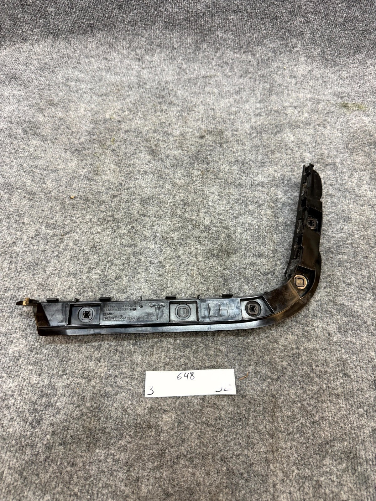 17 - 23 TESLA MODEL 3 REAR LEFT BUMPER LOWER SUPPORT RETAINER OEM, 1083990-00-I