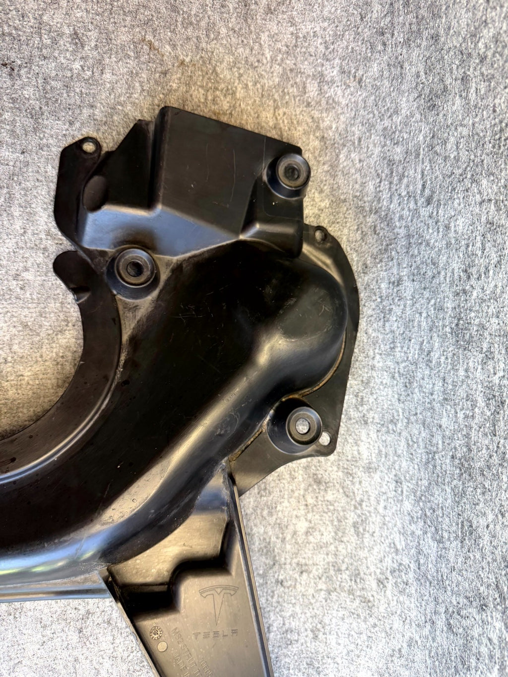 ♦️16 – 20 TESLA MODEL S FRONT LEFT STRUT SHOCK TOWER CAP COVER OEM, 1060511-00-B