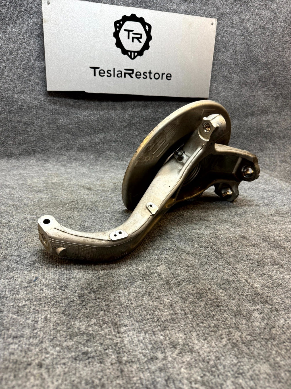 2017 - 2023 TESLA MODEL 3 FRONT LEFT SIDE SPINDLE KNUCKLE HUB OEM, 1044311-00-E