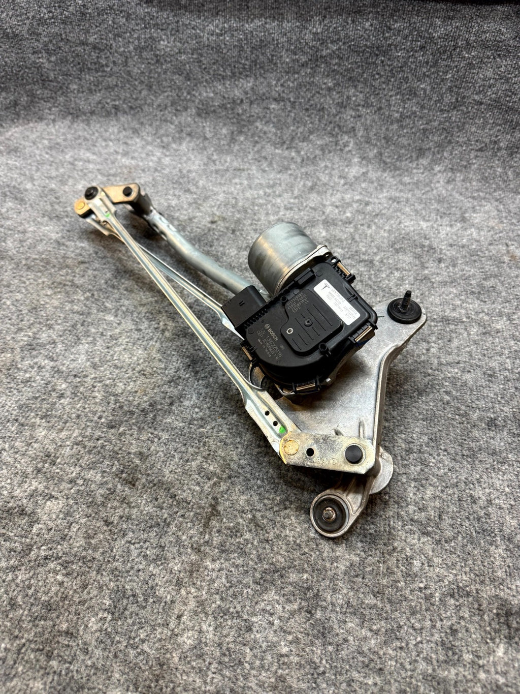 2017 - 2023 TESLA MODEL 3 FRONT WINDSHIELD WIPER MOTOR OEM, 1076725-00-G