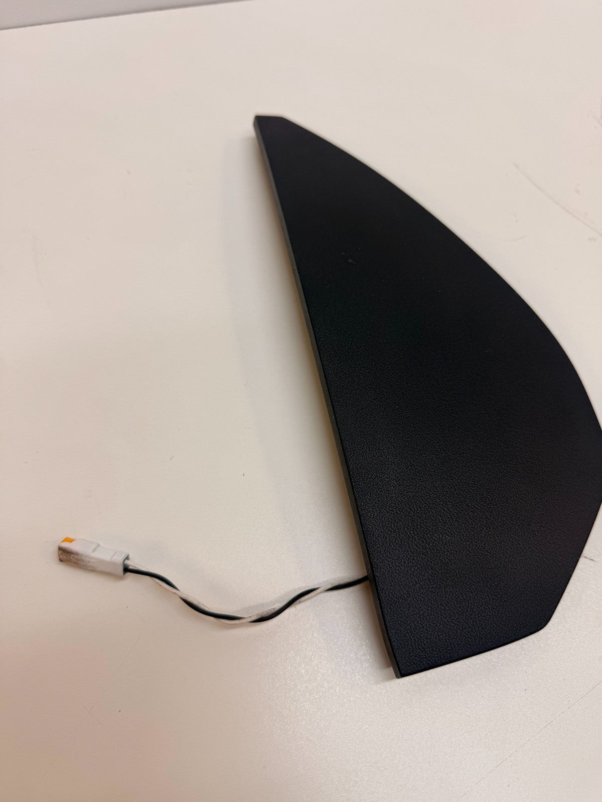 12-20 TESLA MODEL S FRONT RIGHT SIDE DASHBOARD COVER WITH SENSOR 1028362-00-A