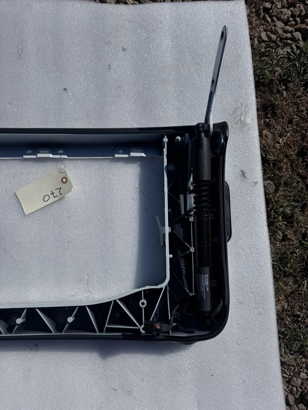 ♦️16-20 TESLA MODEL X REAR RIGHT FALCON DOOR UPPER WINDOW FRAME OEM,1063441-00-C