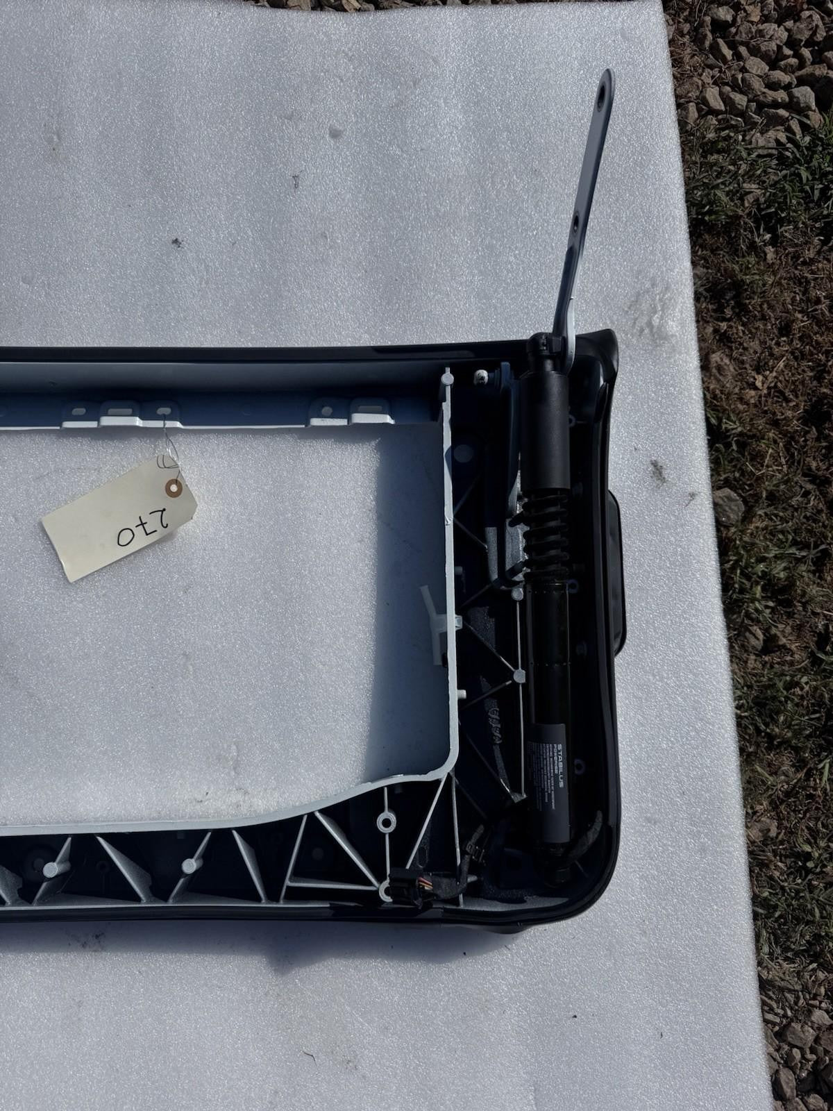 ♦️16-20 TESLA MODEL X REAR RIGHT FALCON DOOR UPPER WINDOW FRAME OEM,1063441-00-C