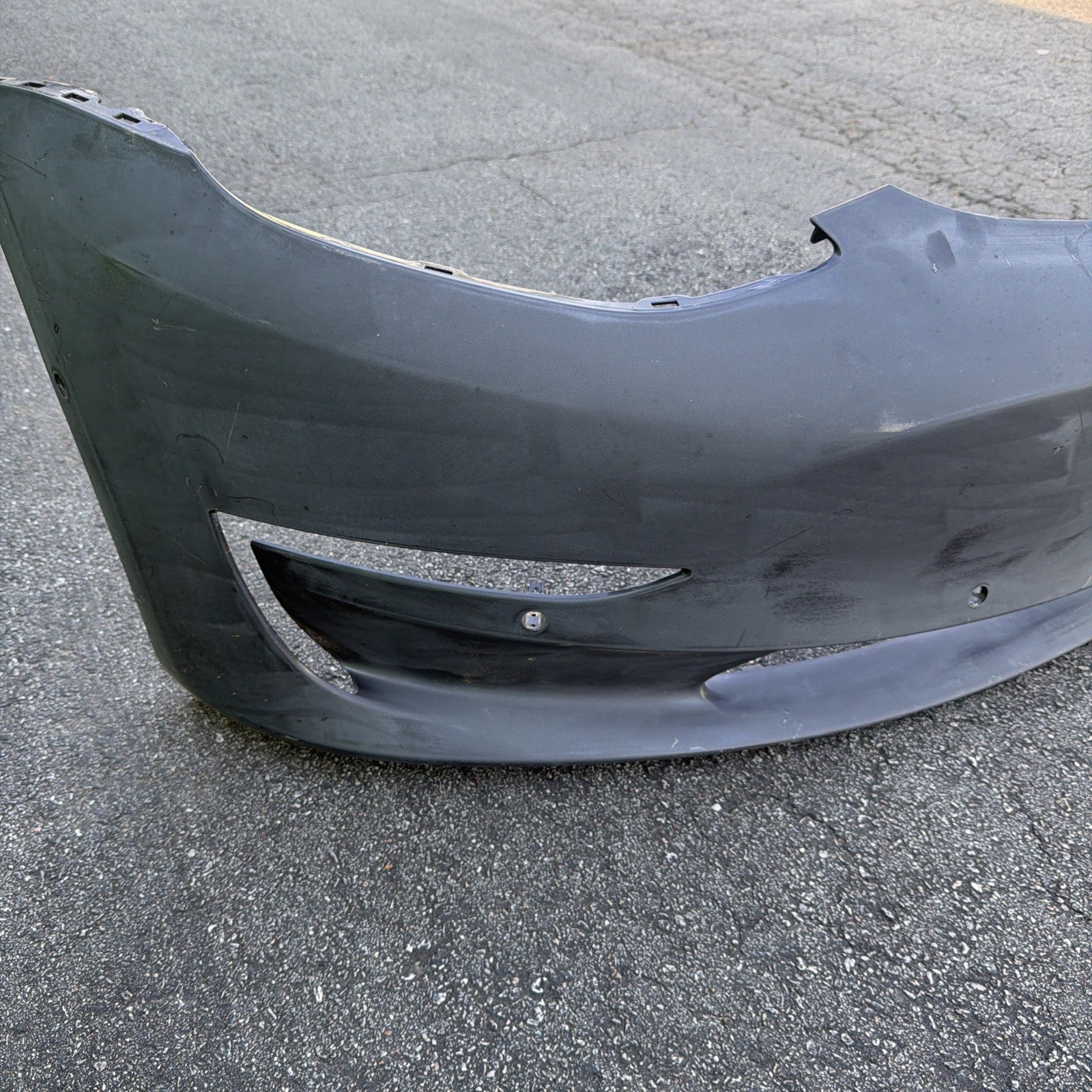 OEM 2019-2023 Tesla Model 3 Front Bumper Cover Assembly w/sensors 1084168-S0-E