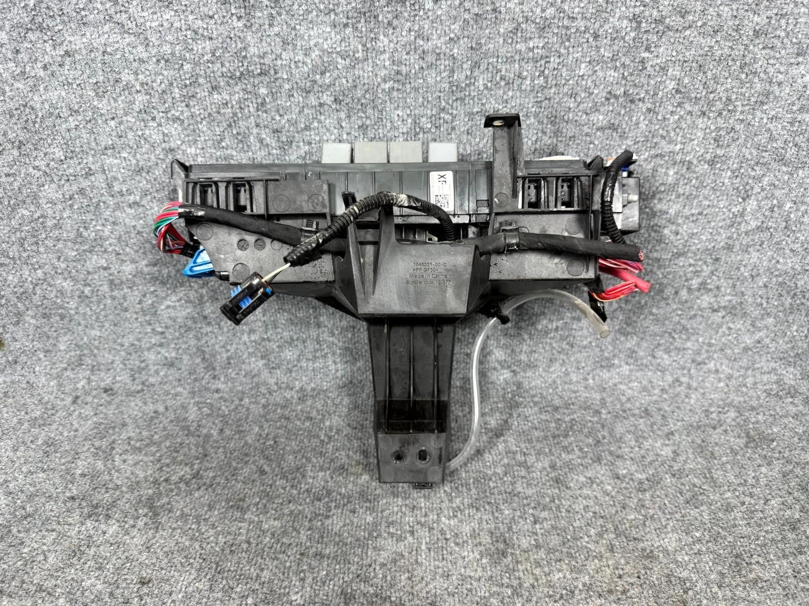 16-20 Tesla Model X Front Frunk Fuse Relay Junction Box Module OEM, 1046331-00-C