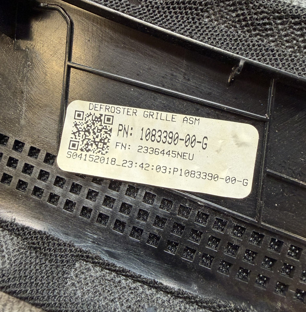17-23 Model 3 Y Dash Instrument Panel Defroster Grille Upper Trim 1083390-00-G