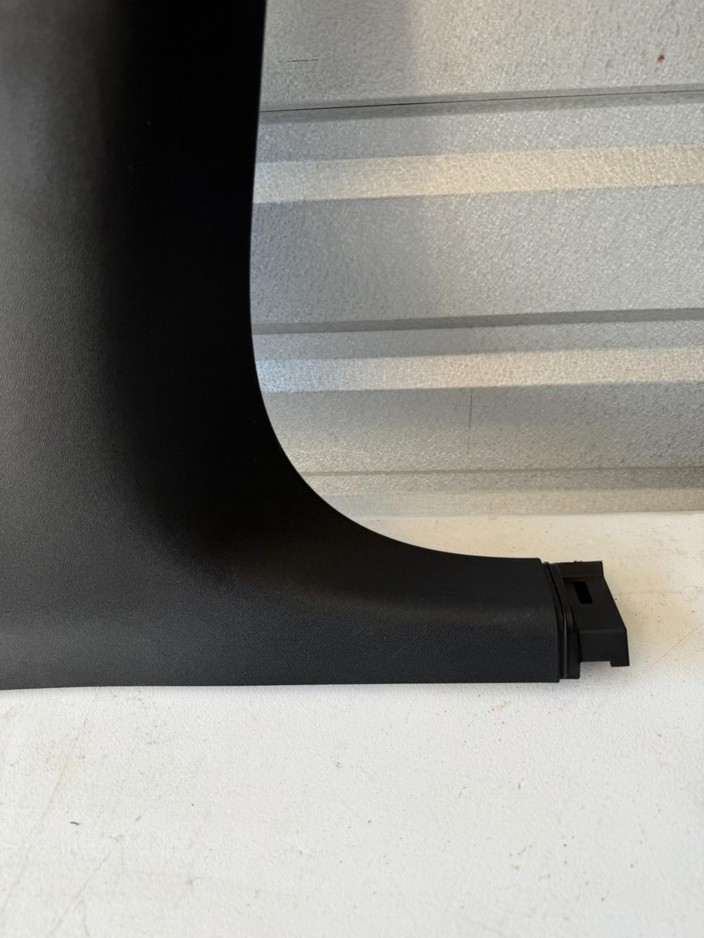 ♦️17–23 TESLA MODEL 3 RIGHT SIDE B-PILLAR LOWER TRIM COVER PANEL OEM,1086299-00J