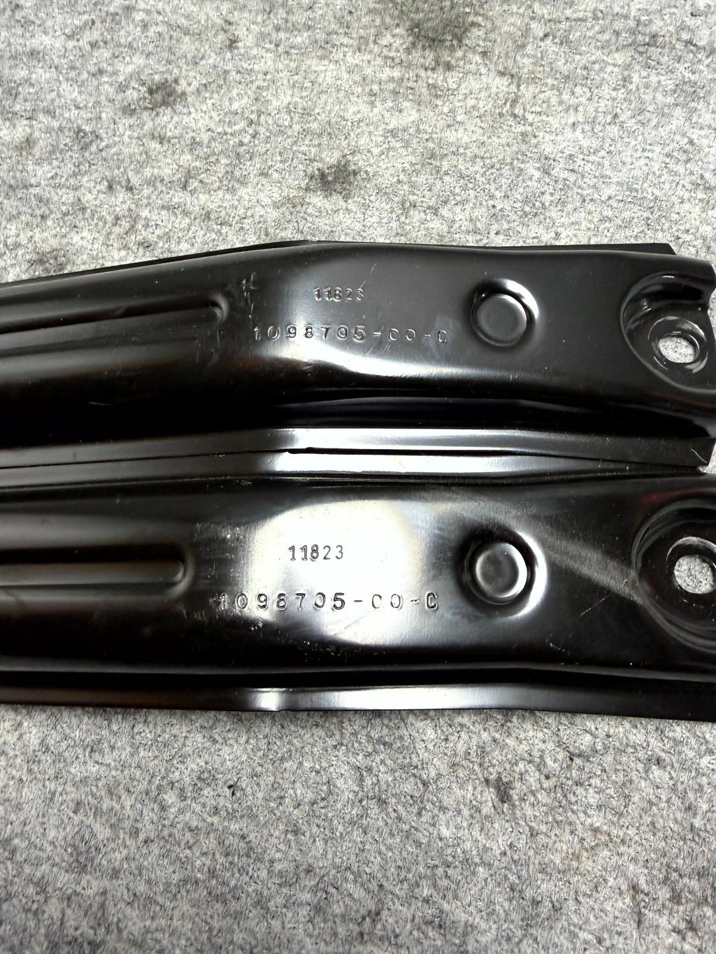 ♦️17-23 TESLA MODEL 3 REAR LEFT & RIGHT SEAT RAIL BRACKET SUPPORT OEM,109870500C