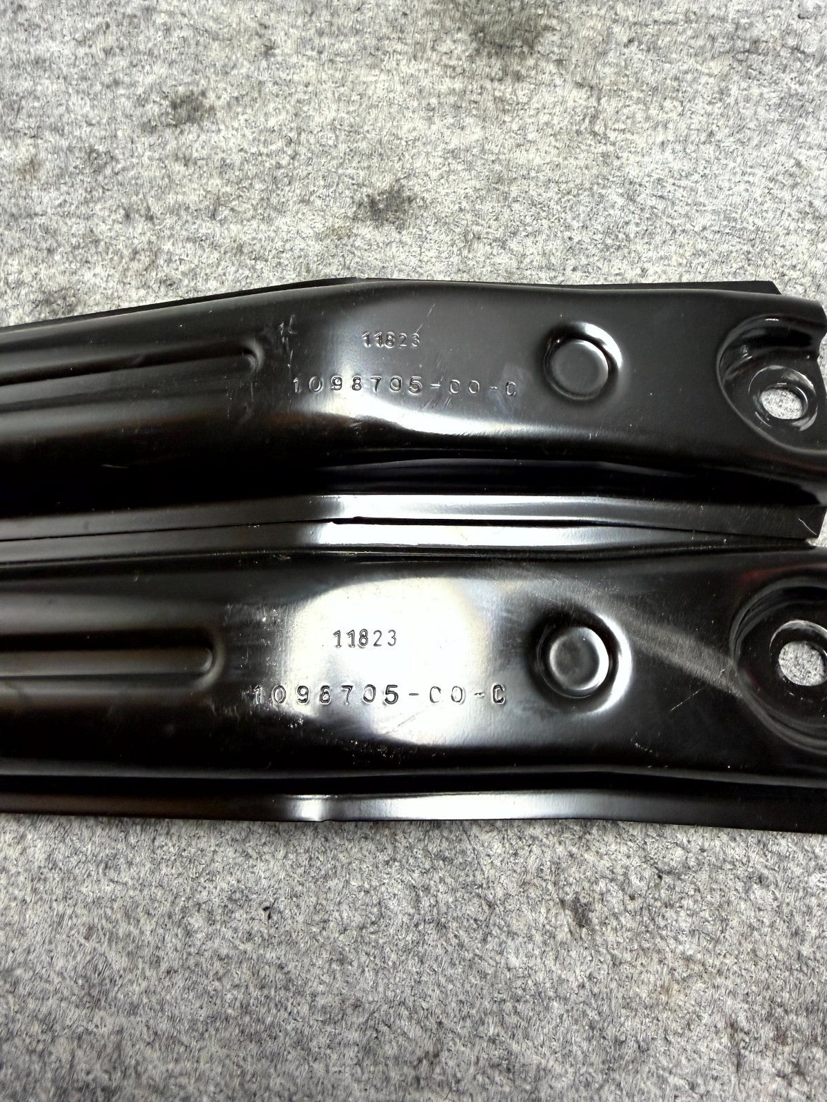 ♦️17-23 TESLA MODEL 3 REAR LEFT & RIGHT SEAT RAIL BRACKET SUPPORT OEM,109870500C