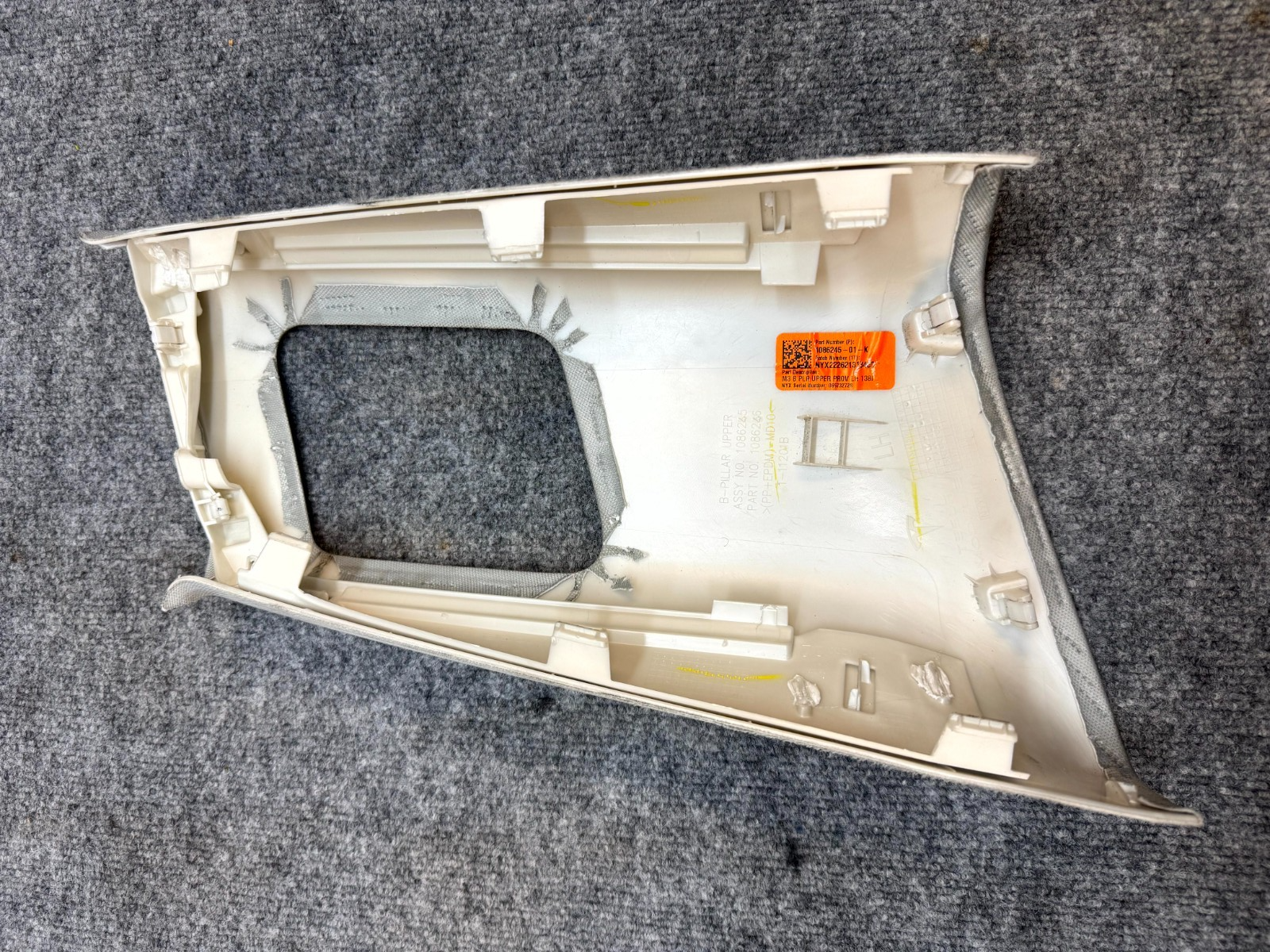 2017‑ 2023 TESLA MODEL 3 LEFT B‑PILLAR TRIM COVER PANEL OEM, 1086245-01-K