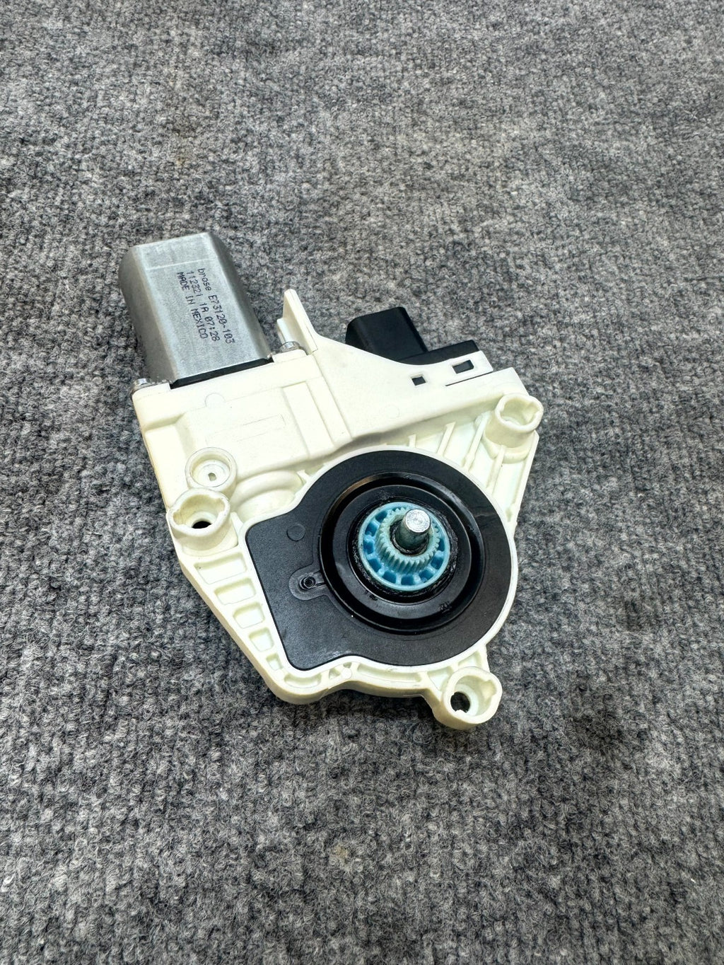 2020 - 2024 TESLA MODEL Y FRONT RIGHT WINDOW REGULATOR MOTOR OEM, 1526797-00-E