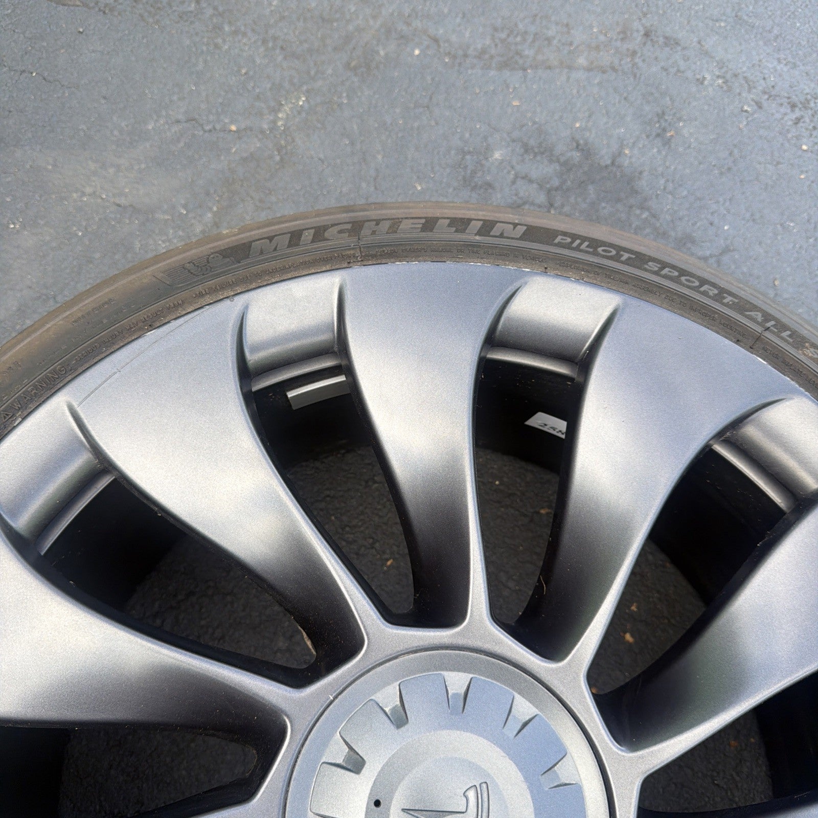 20-24 Tesla Model Y Front Uberturbine Wheel Rim 21" 21x9.5 w/ Tire 1188226-00-B