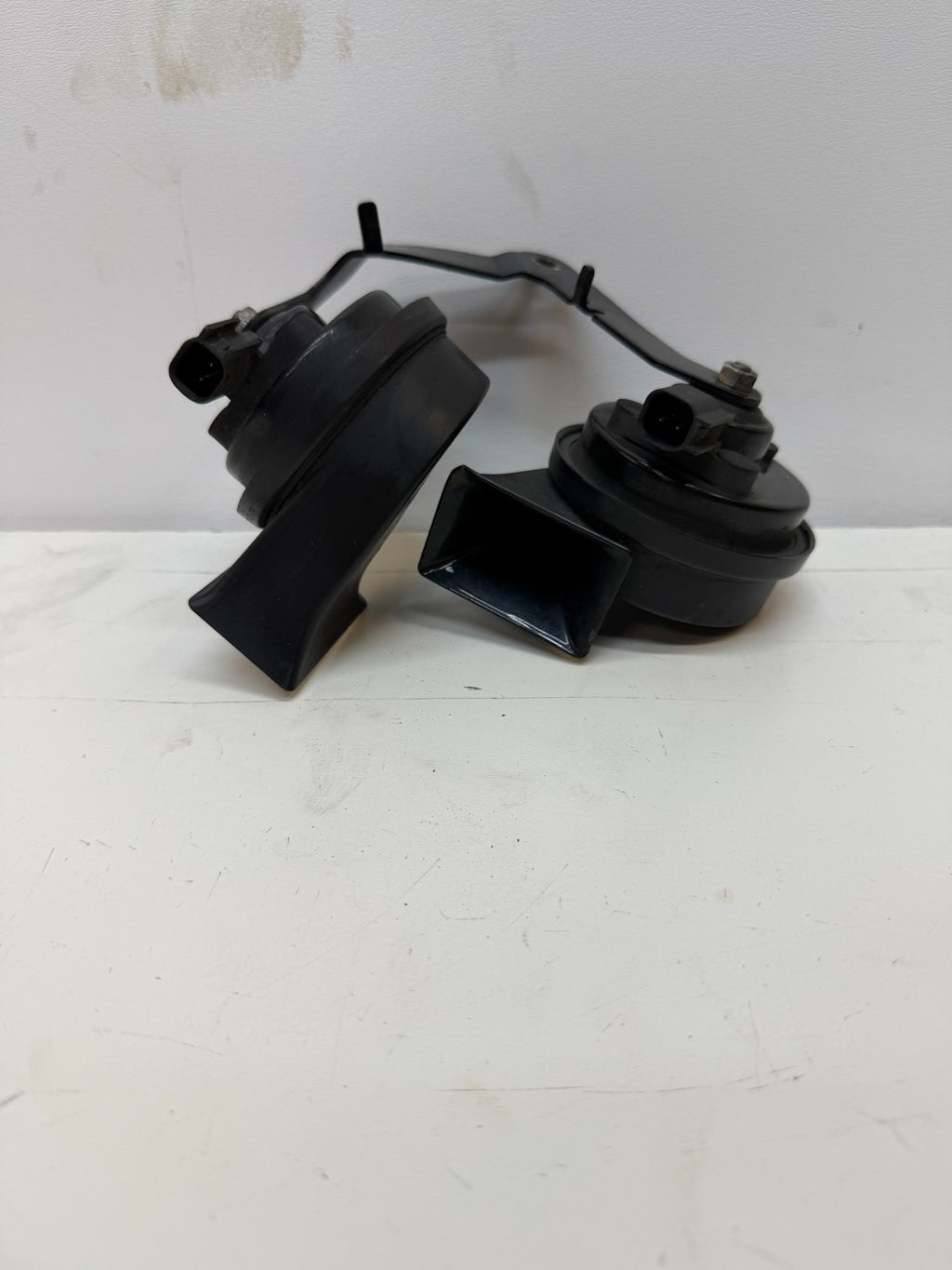 2020 - 2024 Tesla Y PAIR Low & High Pitch Horn 400 500 Hz w/Bracket Assy 000099