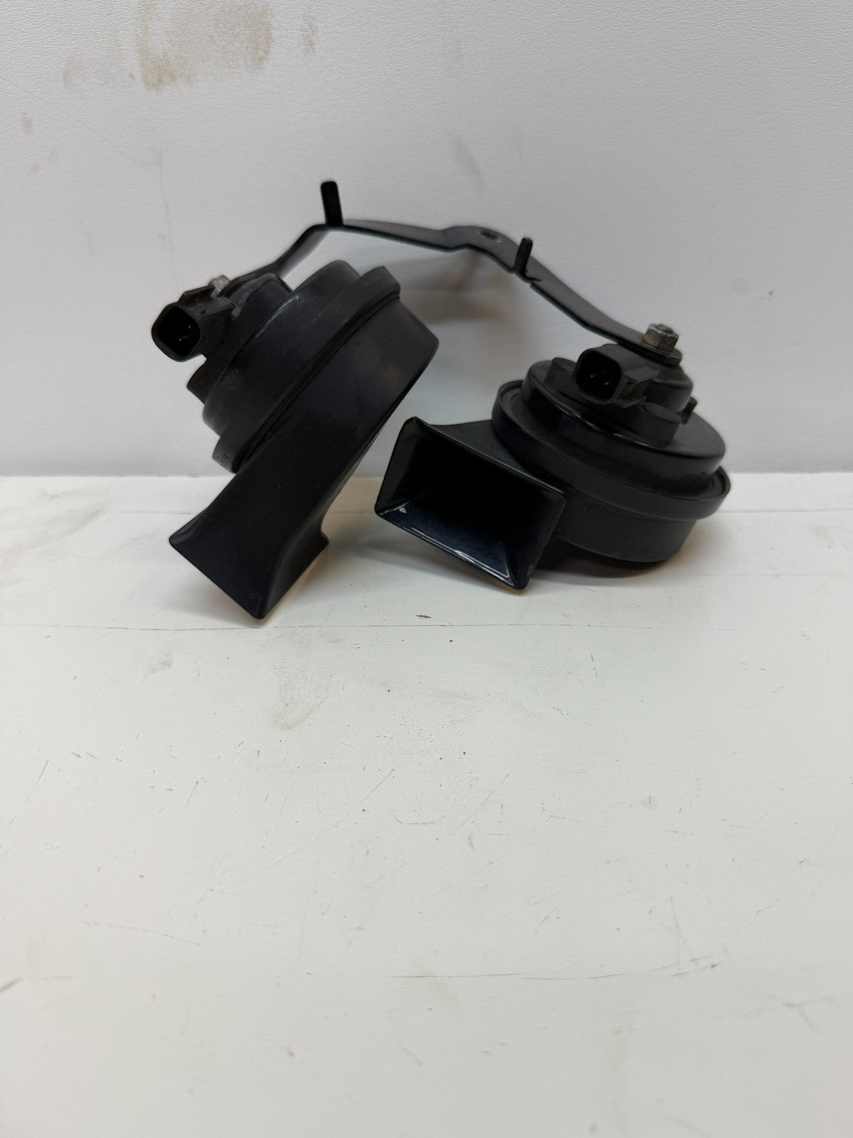2020 - 2024 Tesla Y PAIR Low & High Pitch Horn 400 500 Hz w/Bracket Assy 000099