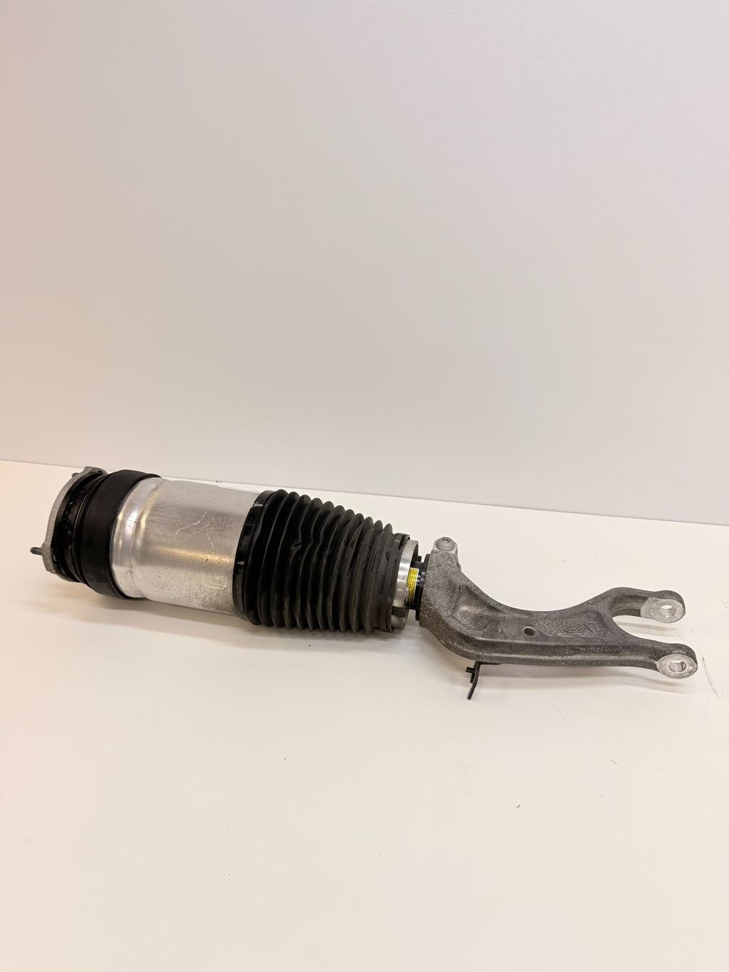 2016-2020 Tesla Model S Front Right Air Suspension Shock Strut 1067361-25-C