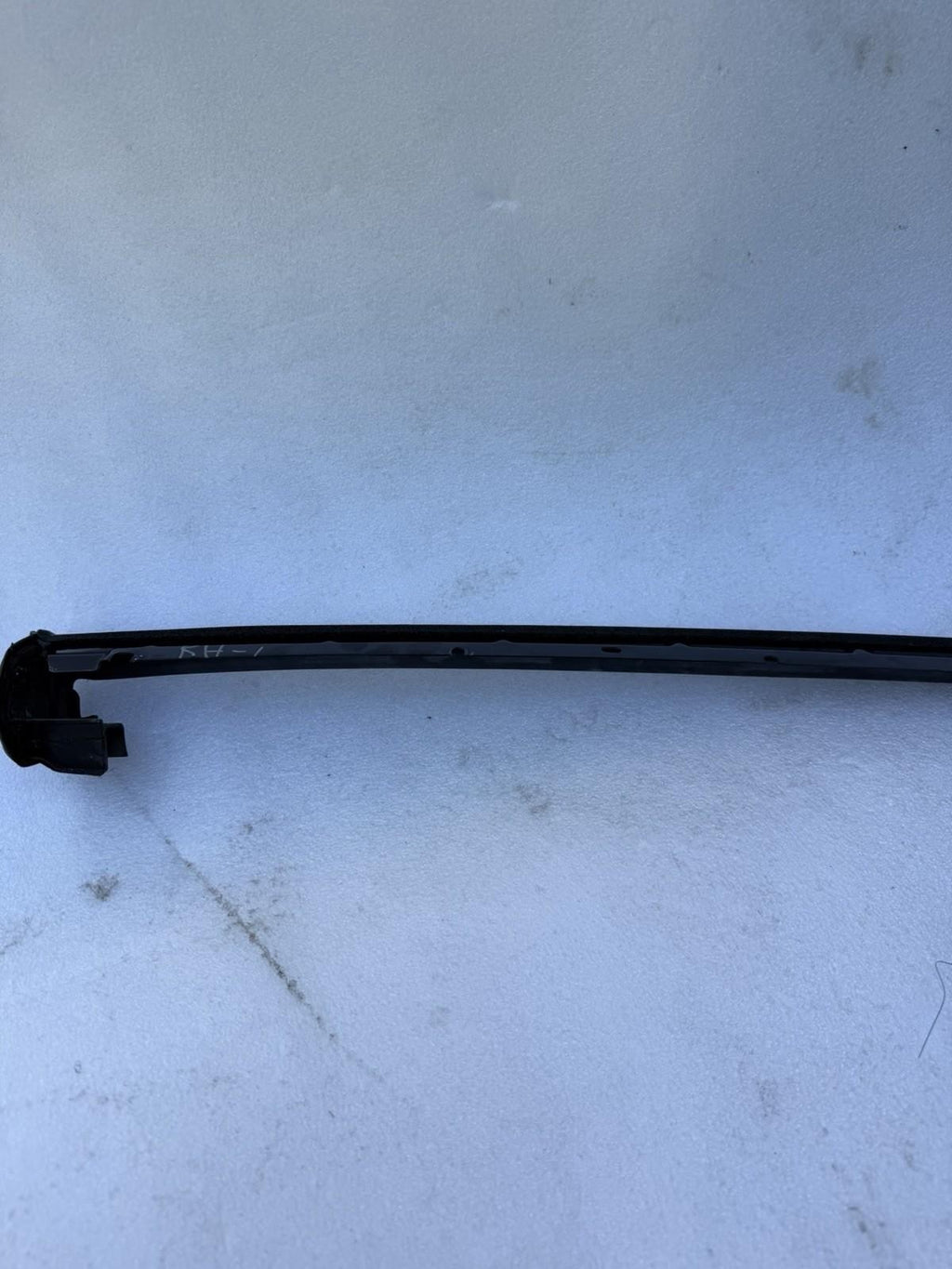 ♦️ 2016 - 2024 TESLA MODEL X REAR RIGHT SIDE DOOR SEAL BRACKET OEM, 1072080-90-D