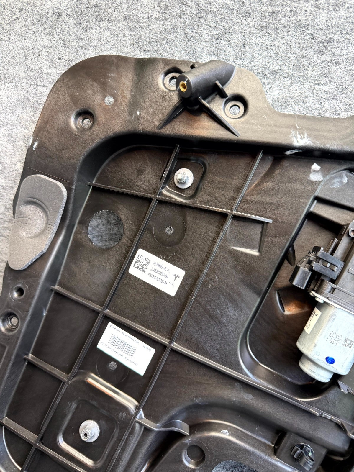 ♦️2017-2023 TESLA MODEL 3 REAR RIGHT WINDOW REGULATOR W/ MOTOR OEM, 1096623-05-L