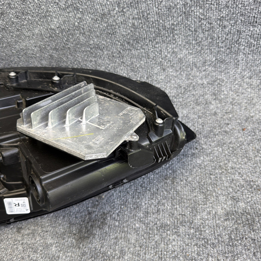 2017-2020 TESLA MODEL 3-Y HEADLIGHT RIGHT PASSENGER  1077372-00-L LED OEM